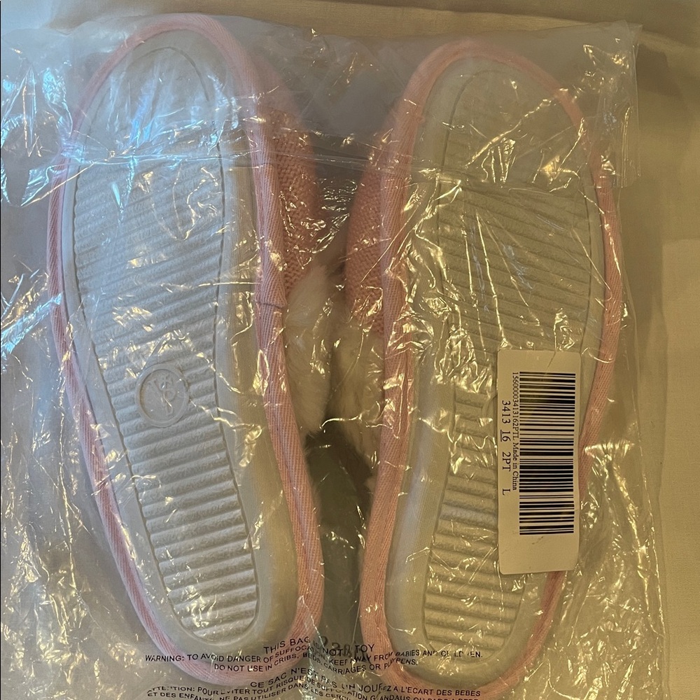 Victoria's Secret Pink and White Plush Slippers - Picture 2 of 2